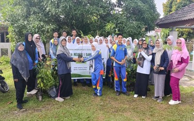 Gerakan Menanam Satu Siswa Satu Pohon